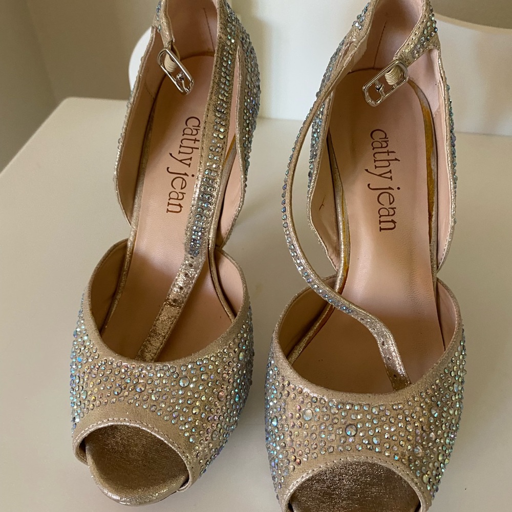 Cathy Jeen Gold Sparkled Heels